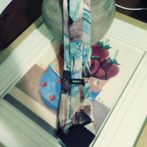 Nikki Designer Silk Tie Made In U.S.A. ⭐🌴🌐 - Picture 3 of 4